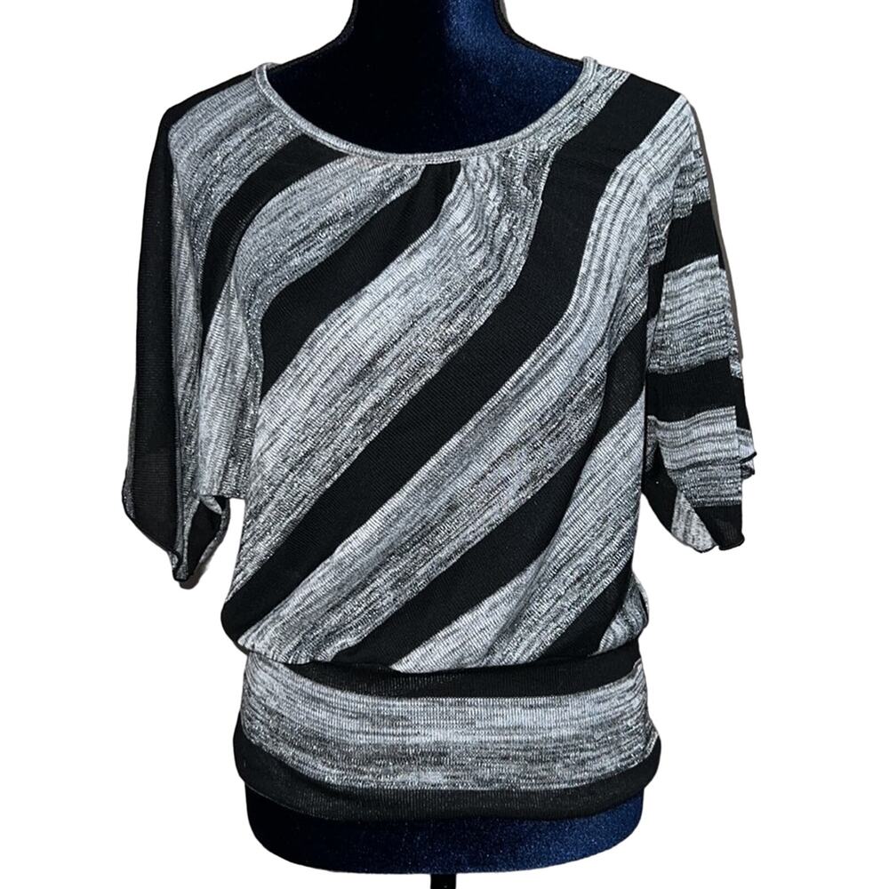 Iz Byer Short Sleeve Metallic Blouson Top Silver Open back Sz Large Like new